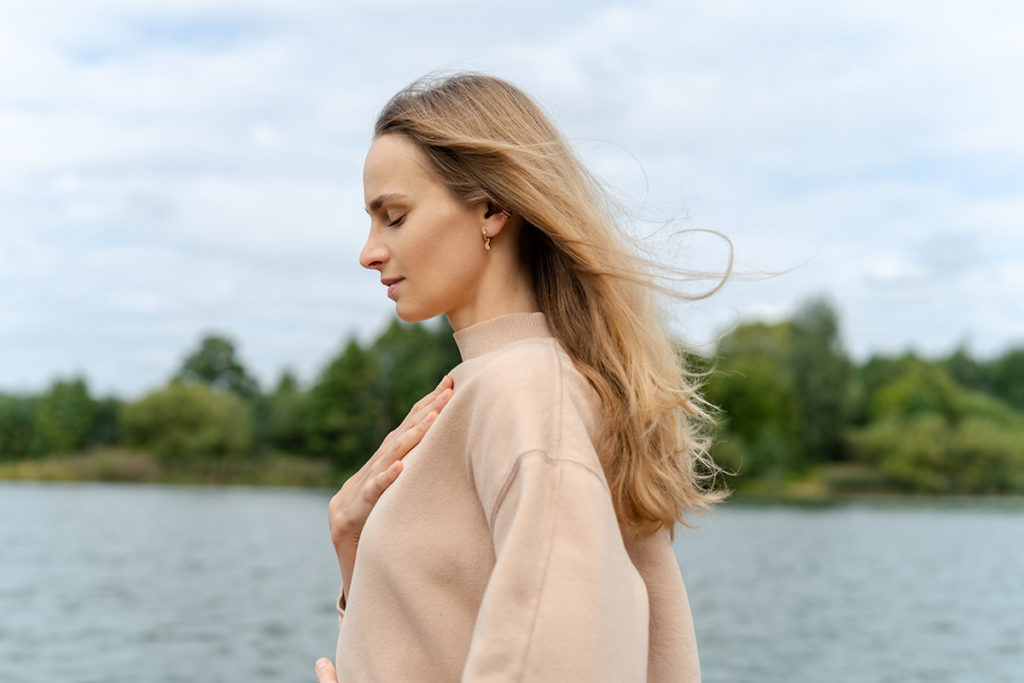 woman is engaged in the restoration of her mental health