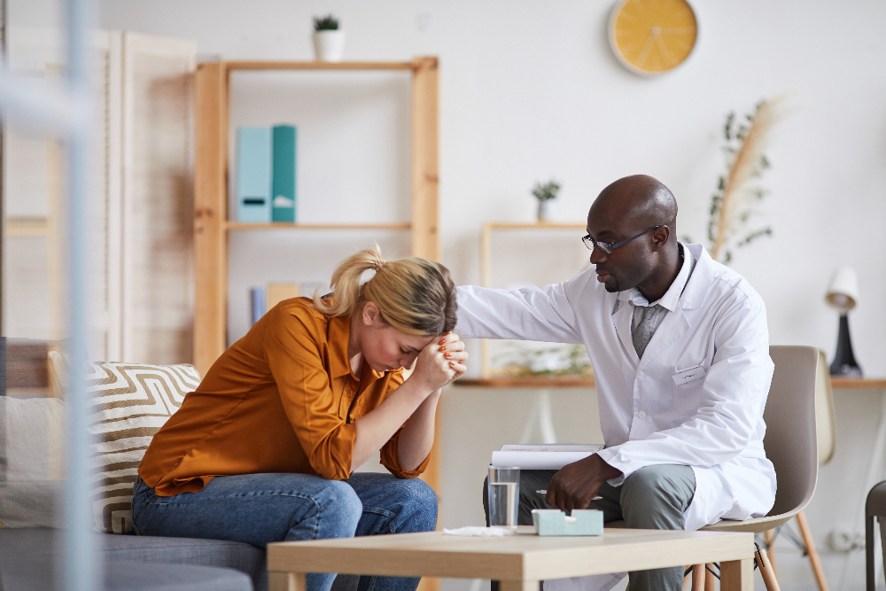 woman talking with therapist for repressed childhood trauma - signs of repressed trauma in adults